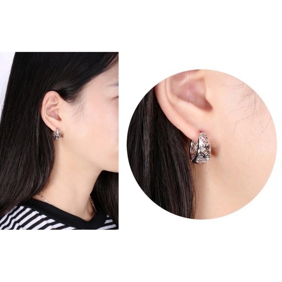 NEW!๐๐ROSE๐๐GOLDEN! SMALL!FILIGREE HOOPS!๐๐ - Picture 3 of 8